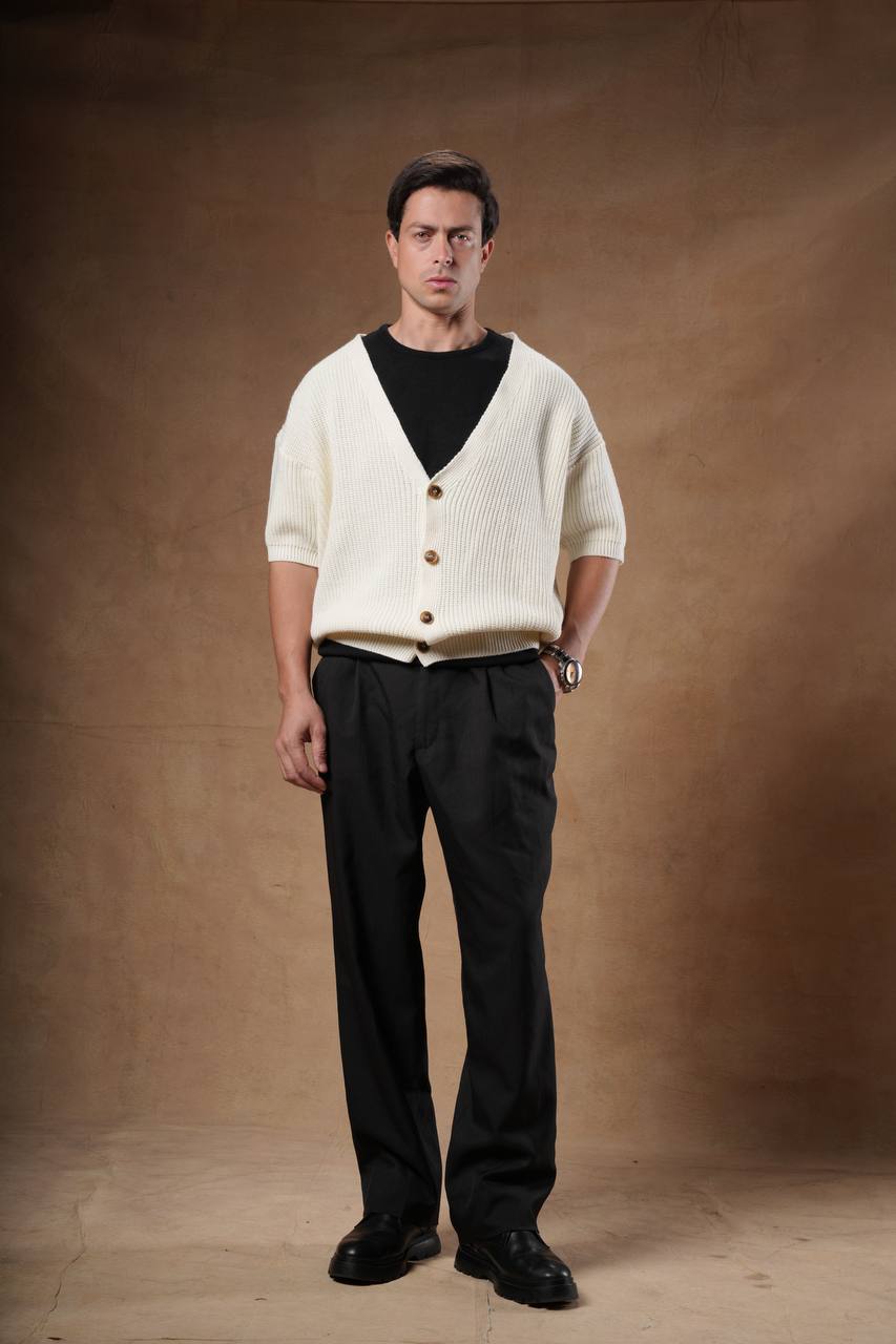 Knit cardigan boxy fit.