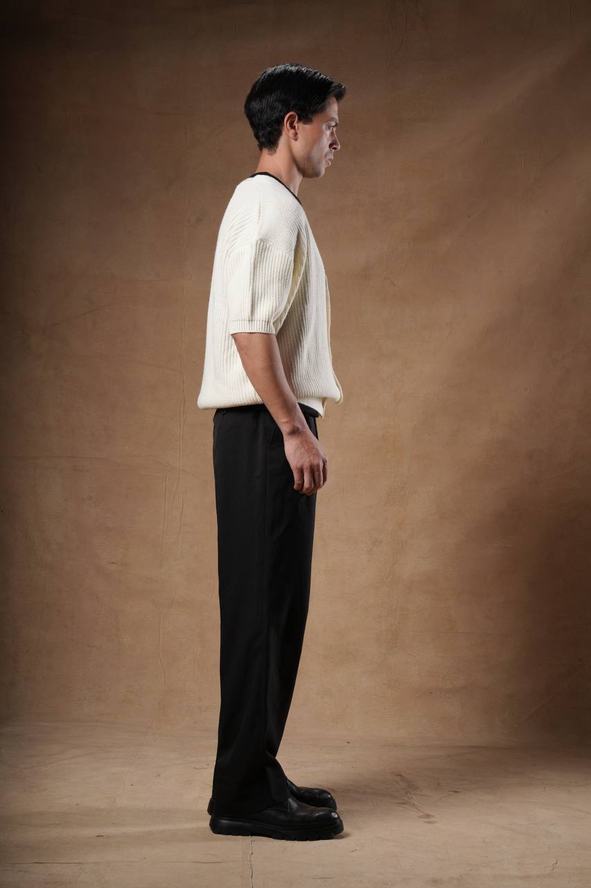 Knit cardigan boxy fit.