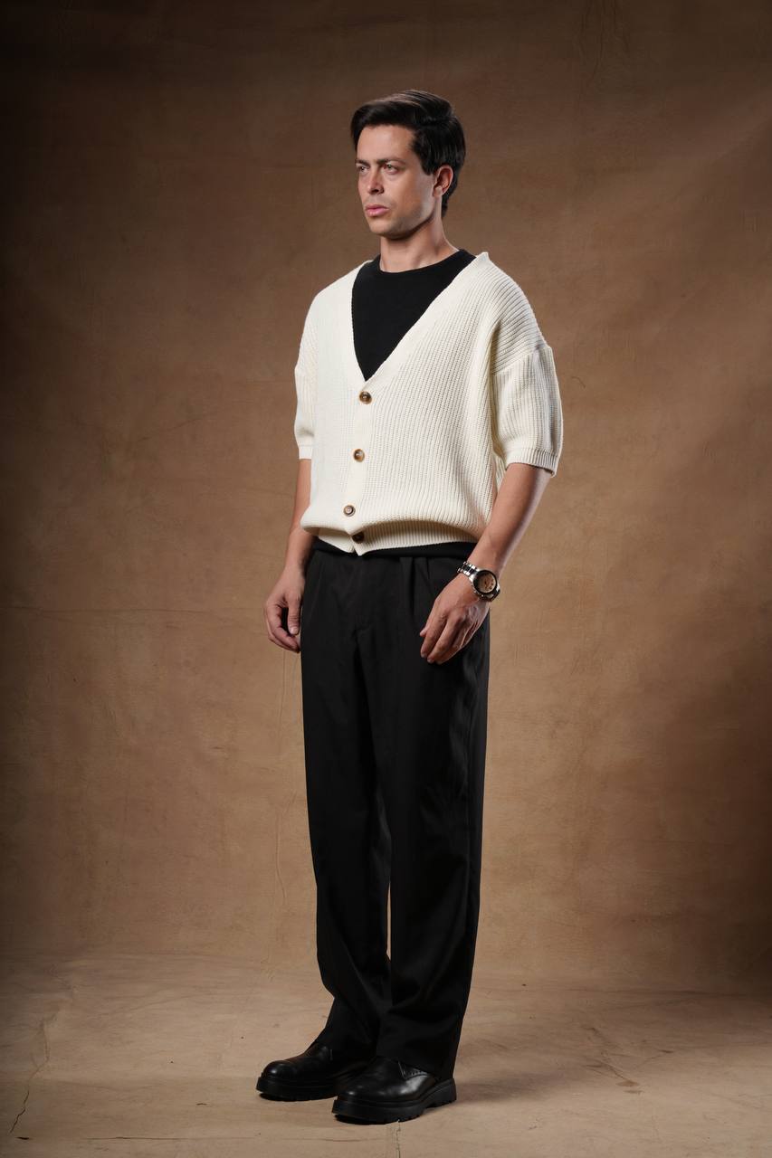 Knit cardigan boxy fit.