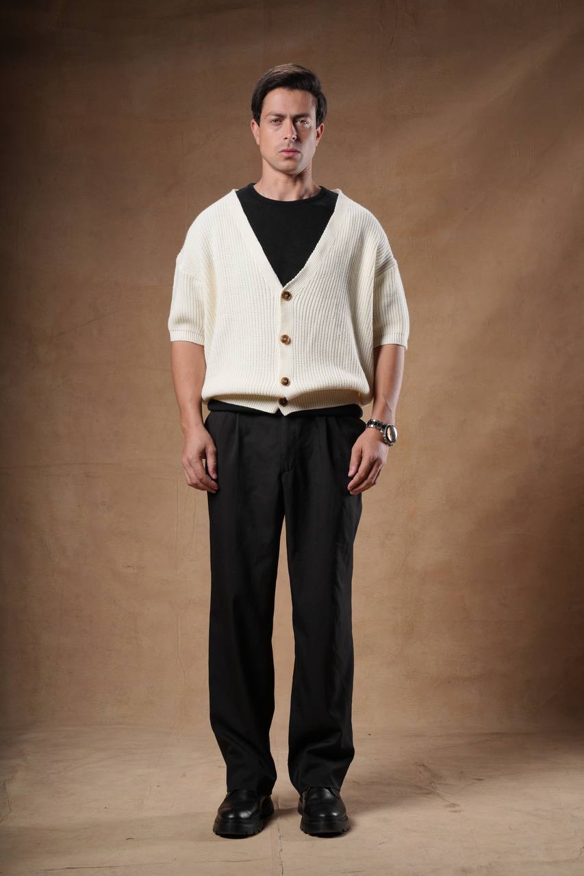 Knit cardigan boxy fit.